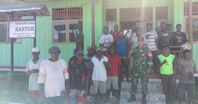 Babinsa Koramil Mapurujaya Komsos Bersama Warga Kampung Fanamo