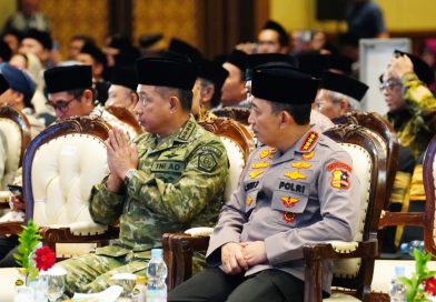 Panglima TNI Hadiri Silaturahmi Nasional Ormas Islam dan Halal Bihalal Idul Fitri 1447 H MUI Panglima TNI Hadiri Silaturahmi Nasional Ormas Islam dan Halal Bihalal Idul Fitri 1447 H MUI