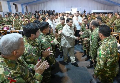 Panglima TNI Dampingi Presiden RI Berikan Pengarahan kepada Ketua DPRD Seluruh Indonesia