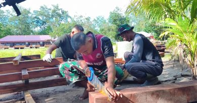 Satgas TMMD Bangun Fasilitas 5 Unit MCK Umum untuk Warga Kampung Keakwa