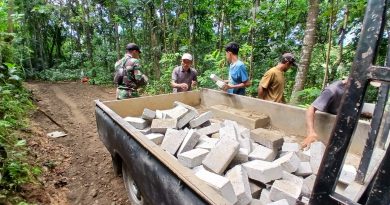 Dulu Berupa Tanah, Kini Jalan Desa Sukorejo Mulai Dipaving