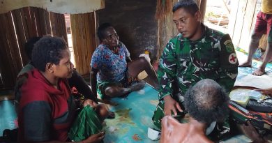 Tim Kesehatan Satgas TMMD Gerak Cepat Layani Warga Yang Sakit