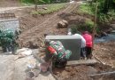 Babinsa Desa Gondanggunung Gotong Royong Bersama Warga Percepat Pembangunan Jembatan Garuda