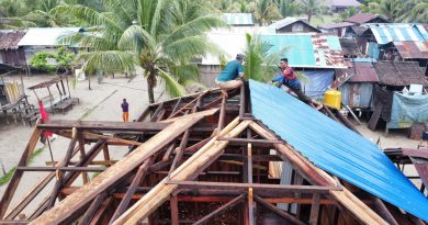 Satgas TMMD Ke-128 Kodim 1710/Mimika Genjot Pembangunan 5 Unit Rumah di Kampung Keakwa, Fokus Pemasangan Atap