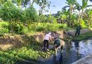 Jaga Kebersihan Lingkungan, Anggota Kodim Ponorogo Bersama Warga Kerja Bakti di Bantaran Sungai