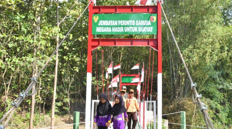 Tiga Jembatan Garuda Dibangun, Warga Ponorogo Kini Tak Lagi Menantang Arus Sungai