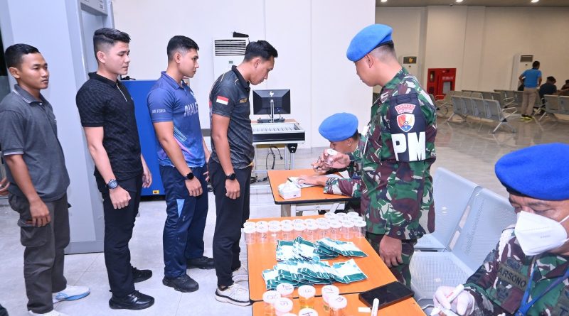 Cegah Penyalahgunaan Narkoba dan LGBT, Lanud Sultan Hasanuddin Gelar Apel Malam dan Tes Urine Prajurit Bujangan