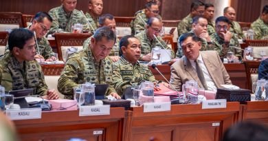 Panglima TNI Hadiri Raker Bersama Komisi I DPR RI Bahas Dinamika Geopolitik dan Misi Perdamaian Dunia Panglima TNI Hadiri Raker Bersama Komisi I DPR RI Bahas Dinamika Geopolitik dan Misi Perdamaian Dunia