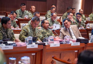 Panglima TNI Hadiri Raker Bersama Komisi I DPR RI Bahas Dinamika Geopolitik dan Misi Perdamaian Dunia Panglima TNI Hadiri Raker Bersama Komisi I DPR RI Bahas Dinamika Geopolitik dan Misi Perdamaian Dunia
