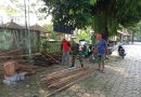 Anggota Kodim Ponorogo Ikut Gotong Royong Bongkar Rumah Warga