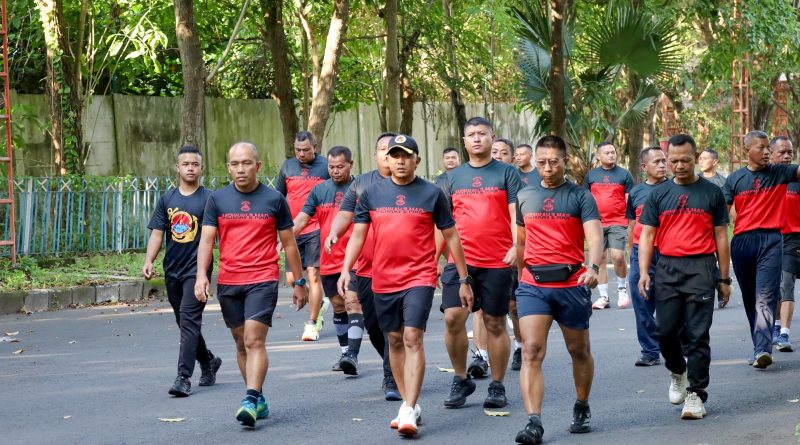 Komandan Resimen Kavaleri 2 Marinir Olahraga Bersama Perwira Menkav 2 Mar.