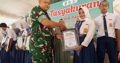Babinsa Koramil Panggul Hadiri Tasyakuran Akhir Tahun SMPN 2 Panggul, Motivasi Siswa Lanjutkan Pendidikan