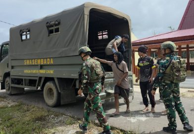 Koops TNI Habema Berhasil Kembali Evakuasi Empat Masyarakat Pendulang Emas di Kampung Kawe Awimbon Koops TNI Habema Berhasil Kembali Evakuasi Empat Masyarakat Pendulang Emas di Kampung Kawe Awimbon