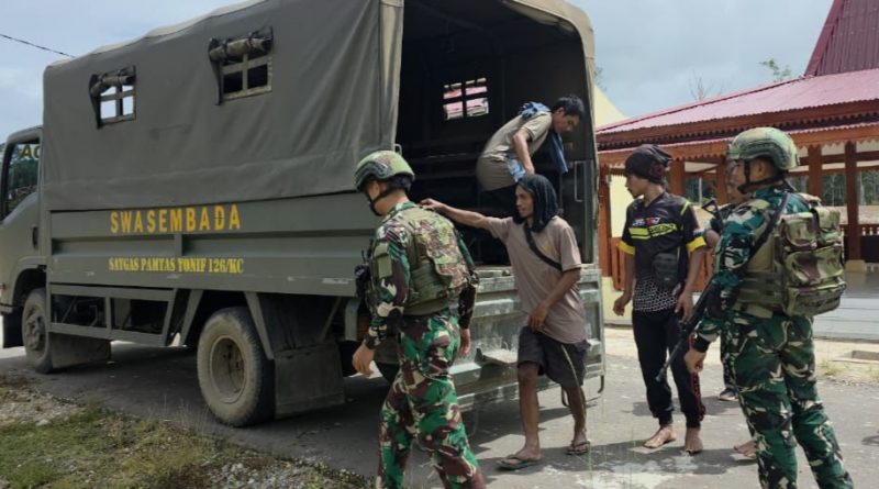 Koops TNI Habema Berhasil Kembali Evakuasi Empat Masyarakat Pendulang Emas di Kampung Kawe Awimbon Koops TNI Habema Berhasil Kembali Evakuasi Empat Masyarakat Pendulang Emas di Kampung Kawe Awimbon