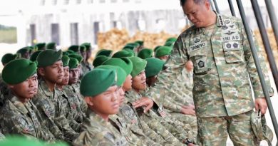 Wapang TNI Dampingi Menhan RI Tinjau Yonif TP 808/Mbaham Matta di Papua Barat