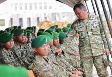 Wapang TNI Dampingi Menhan RI Tinjau Yonif TP 808/Mbaham Matta di Papua Barat
