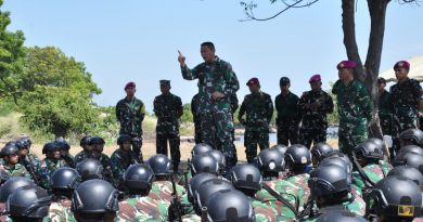 Arahan Kas Kormar Saat  Tinjau Latihan Prajurit Korps Marinir di Pasuruan