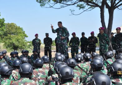 Arahan Kas Kormar Saat  Tinjau Latihan Prajurit Korps Marinir di Pasuruan