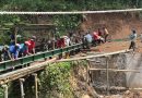 Kebersamaan TNI dan Warga Warnai Pemasangan Girder WF Jembatan Garuda di Desa Samar