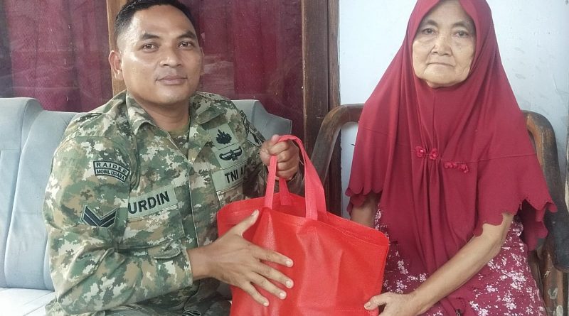 Dari Barang Bekas Jadi Sembako untuk Lansia, Ada Sosok Sertu Nurdin di Balik Aksi Warga Dagangan