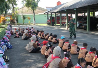 Kodim 0806/Trenggalek Tanamkan Wasbang dan Karakter Anak Lewat Outing Class Siswa SPS Firdaus