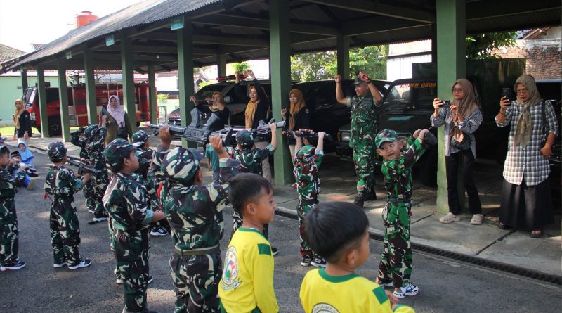Serunya Outing Class di Kodim 0806/Trenggalek, Siswa TK Belajar Pancasila dan Kebangsaan