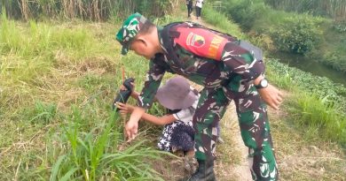 Babinsa Desa Plosokandang Dampingi Penanaman 500 Pohon Peringati Hari Lingkungan Hidup Sedunia 2026