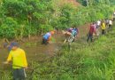 Babinsa dan Warga Pandean Kompak Bersihkan Sungai, Cegah Banjir Sejak Dini