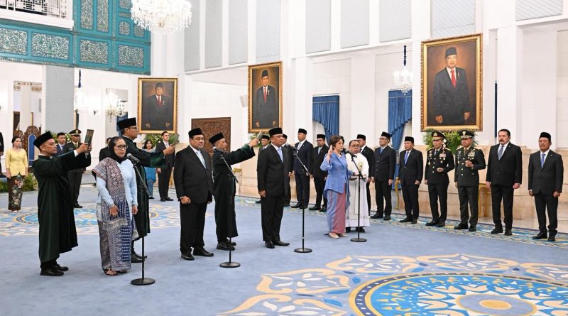 Panglima TNI Hadiri Pelantikan Kepala BGN serta Penasihat Khusus Presiden Panglima TNI Hadiri Pelantikan Kepala BGN serta Penasihat Khusus Presiden