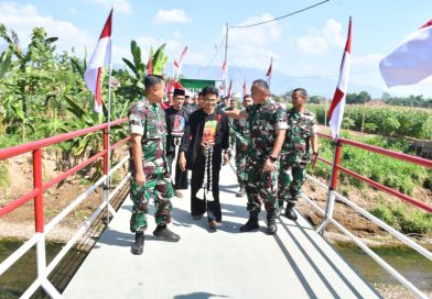 Dandim Ponorogo Dampingi Danrem 081/Dsj Pada Acara Penyerahan Hasil Renovasi Yayasan Panti Asuhan Kanzul Huda dan Tinjau Jembatan Garuda Dandim Ponorogo Dampingi Danrem 081/Dsj Pada Acara Penyerahan Hasil Renovasi Yayasan Panti Asuhan Kanzul Huda dan Tinjau Jembatan Garuda