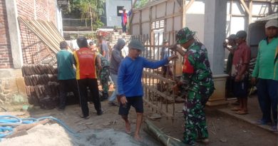 Babinsa dan Warga Bergotong Royong Wujudkan Rumah Layak Huni di Trenggalek