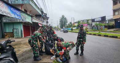 Semangat Gotong Royong, Kodim 1710/Mimika Bersihkan Lingkungan Bersama Masyarakat