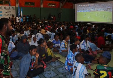 Kodim 1714/Puncak Jaya Gelar Nobar Piala Dunia 2026, Pererat Keakraban Bersama Masyarakat