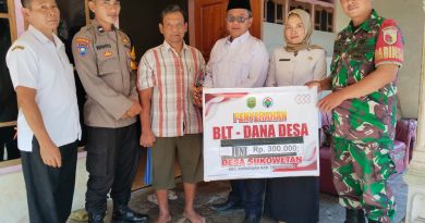 Door to Door, Babinsa dan Bhabinkamtibmas Kawal Penyaluran BLT di Sukowetan