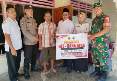 Door to Door, Babinsa dan Bhabinkamtibmas Kawal Penyaluran BLT di Sukowetan Door to Door, Babinsa dan Bhabinkamtibmas Kawal Penyaluran BLT di Sukowetan