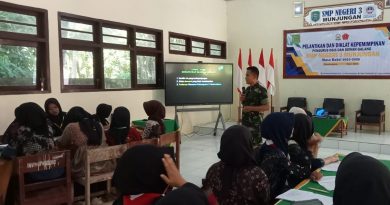 Babinsa Munjungan Tanamkan Wawasan Kebangsaan kepada Peserta LDK SMPN 3 Munjungan