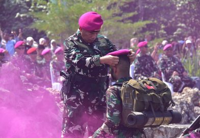 Pangkormar Kukuhkan 947 Prajurit Kesatria Amfibi Baret Ungu Kualifikasi Komando