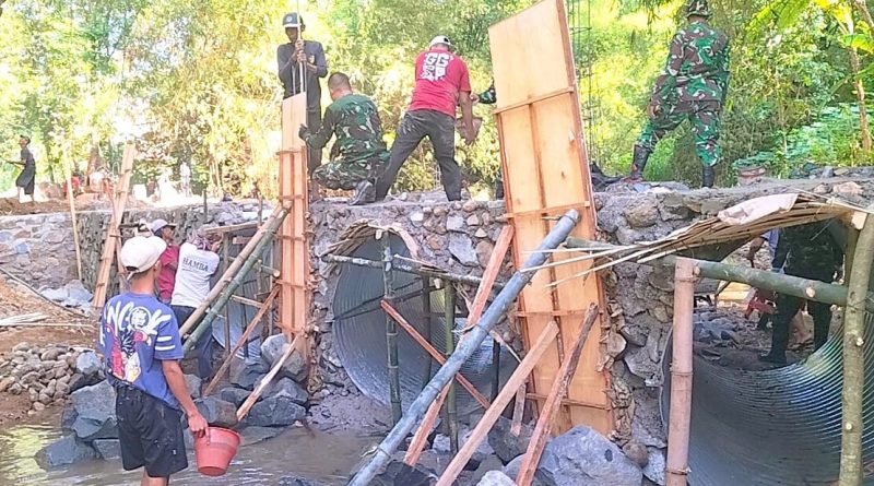 Jembatan Garuda Satukan TNI dan Warga, Gotong Royong Menggema di Bumi Reog