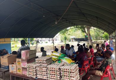 Rayakan Piala Dunia, Kepala Suku Kampung Pikere Gelar Nobar dan Bagi-Bagi Sembako di Keerom