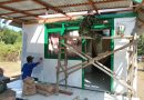 Babinsa Desa Bukur Dampingi Pengecatan Gawang Rumah Penerima Bantuan Rutilahu Gubernur Jatim Babinsa Desa Bukur Dampingi Pengecatan Gawang Rumah Penerima Bantuan Rutilahu Gubernur Jatim
