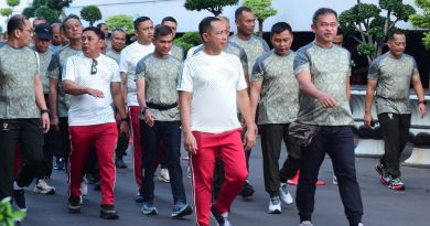 Panglima TNI dan Kasad Perkuat Soliditas Melalui Olahraga Bersama Prajurit Panglima TNI dan Kasad Perkuat Soliditas Melalui Olahraga Bersama Prajurit
