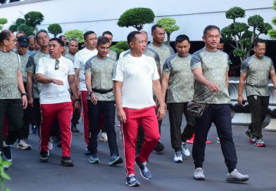 Panglima TNI dan Kasad Perkuat Soliditas Melalui Olahraga Bersama Prajurit Panglima TNI dan Kasad Perkuat Soliditas Melalui Olahraga Bersama Prajurit