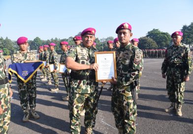 Pangkormar Anugerahkan KPLB  Kepada Prajurit Penakluk OPM di Operasi Badai Kasuari