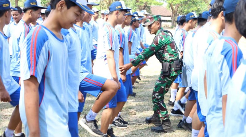 Tahun Ajaran Baru, Kodim Ponorogo Latih PBB dan Wasbang Para Siswa Tahun Ajaran Baru, Kodim Ponorogo Latih PBB dan Wasbang Para Siswa