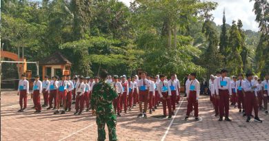 TNI Tanamkan Bela Negara dan Disiplin kepada Siswa SMPN 2 Watulimo Lewat MPLS