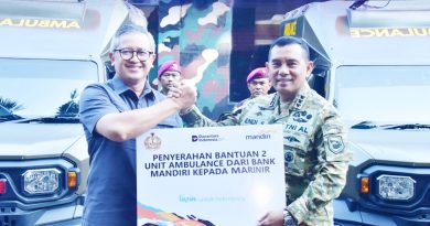 Pangkormar Terima Penyerahan Kendaraan Ambulans dari Bank Mandiri