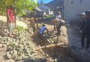 Semangat Gotong Royong Satgas TMMD ke-129 Kodim 1505/Tidore dan Warga Bangun Drainase di Desa Lolobata