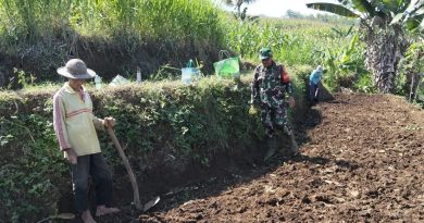 Sertu Tatang Hadir di Tengah Petani, Percepat Persiapan Musim Tanam