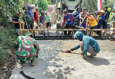 Karya Bhakti TNI Rabat Jalan di Desa Wonorejo Rampung Dua Pertiga Dari Target