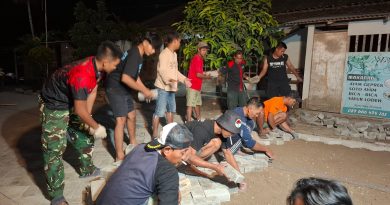 Menilik Kebersamaan Anggota TNI dan Masyarakat di Lokasi  TMMD 129 Kodim 0802/Ponorogo